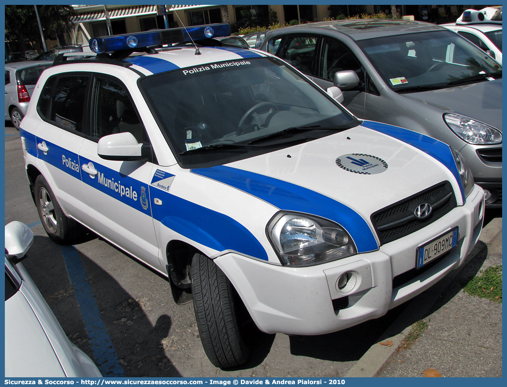 -
Polizia Municipale
Comune di Bondeno
Hyundai Tucson I serie
Allestitore Focaccia Group S.r.l.
Parole chiave: Polizia;Municipale;Locale;Bondeno;Hyundai;Tucson;Focaccia