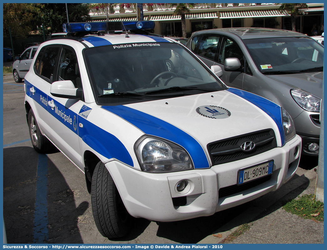 -
Polizia Municipale
Comune di Bondeno
Hyundai Tucson I serie
Allestitore Focaccia Group S.r.l.
Parole chiave: Polizia;Municipale;Locale;Bondeno;Hyundai;Tucson;Focaccia