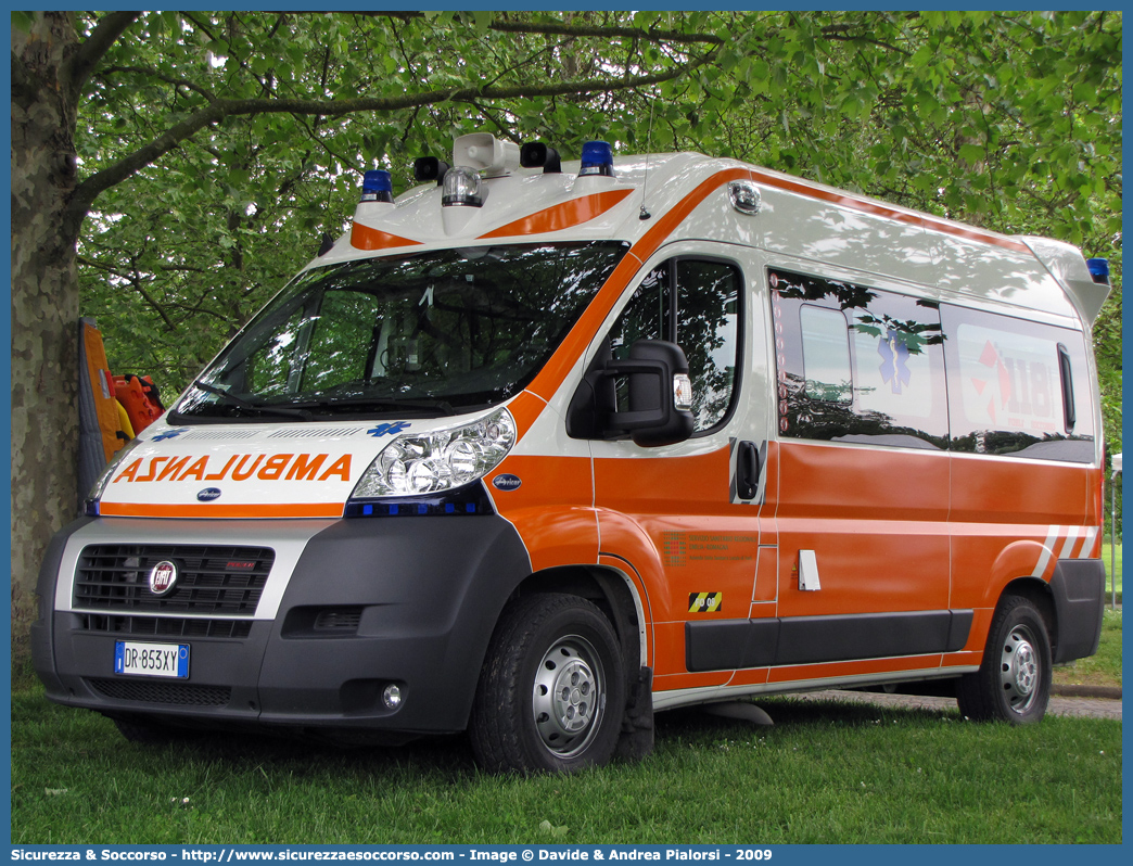 FO 09
118 Romagna Soccorso
Ambito Territoriale di Forlì
Fiat Ducato III serie
Allestitore Aricar S.p.A.
Parole chiave: 118;Romagna;Soccorso;Forlì;Ambulanza;Fiat;Ducato;Aricar