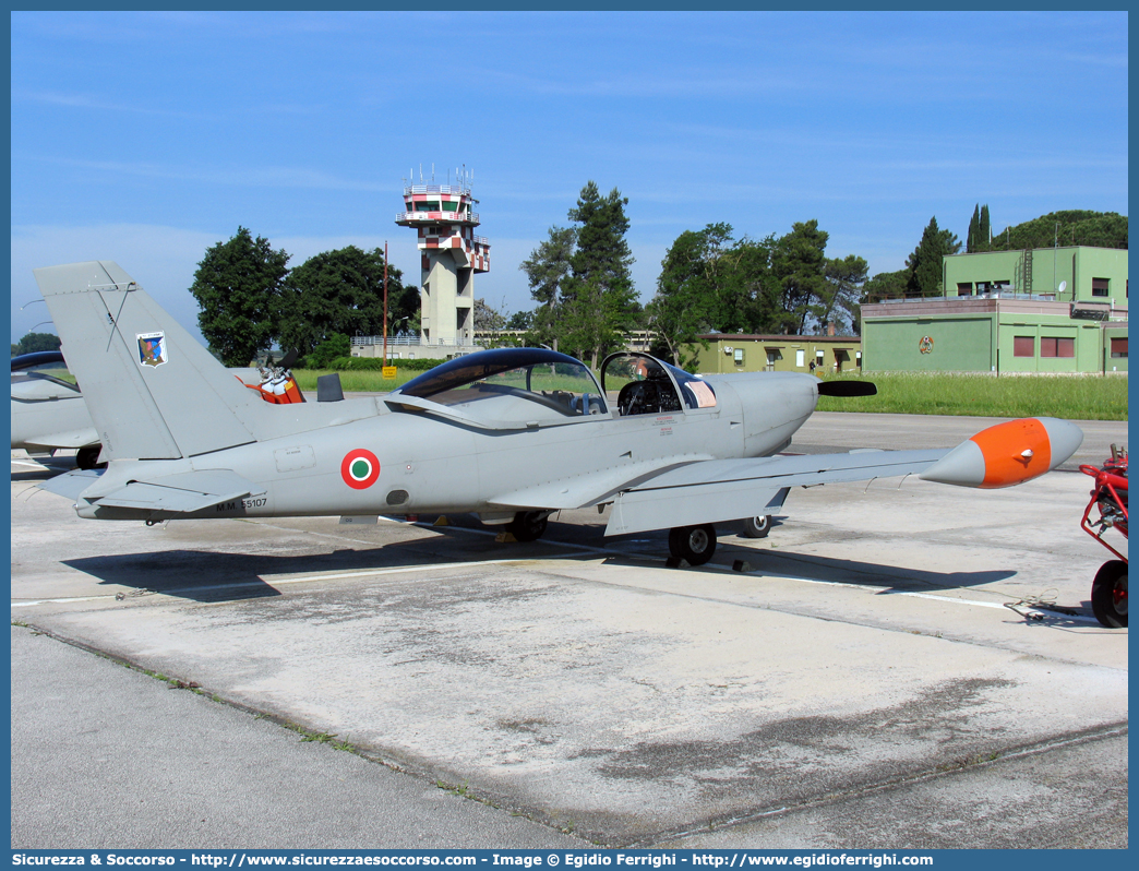 MM55107
Aeronautica Militare Italiana
SIAI-Marchetti SF-260/Aermacchi SF-260
Parole chiave: AM;A.M.I.;AMI;Aeronautica;Militare;Italiana;SIAI;Marchetti;Aermacchi;SF-260;SF260