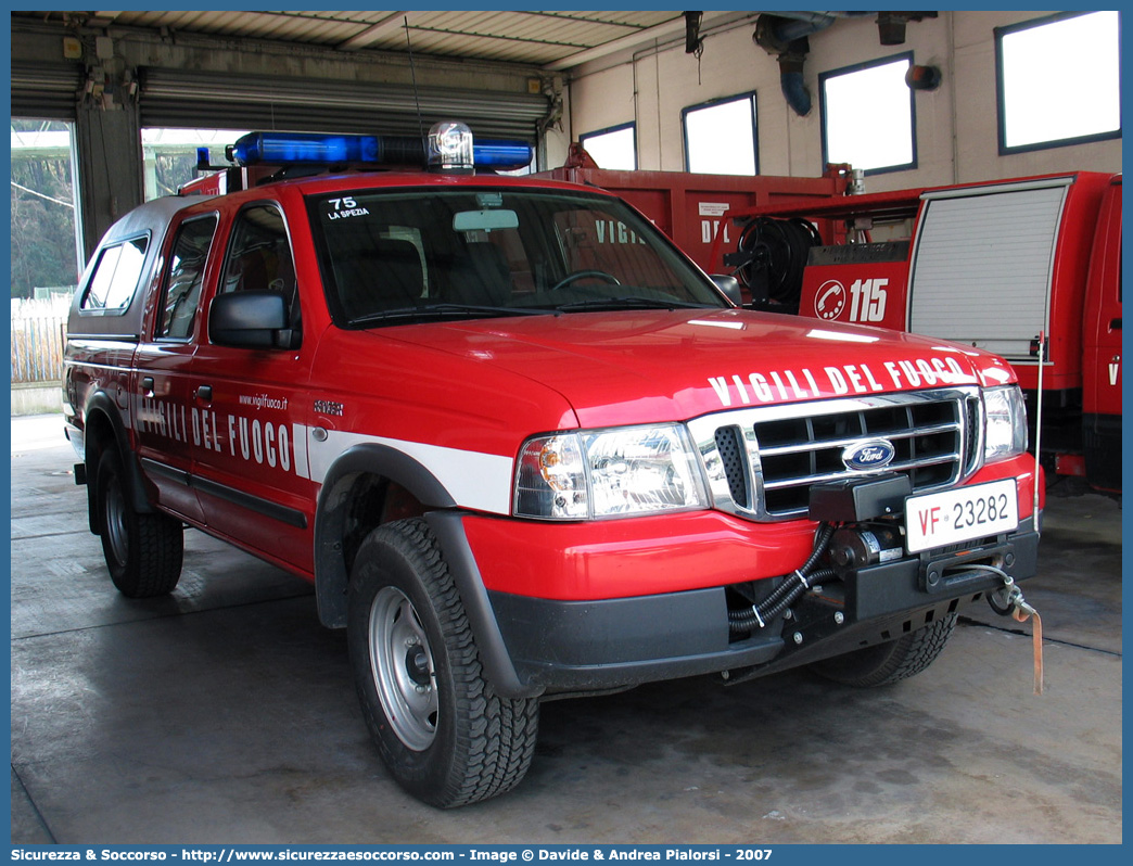 VF 23282
Corpo Nazionale Vigili del Fuoco
Nucleo Speleo Alpino Fluviale
Ford Ranger I serie restyling
Parole chiave: VVF;V.V.F.;Corpo;Nazionale;Vigili;del;Fuoco;Ford;Ranger;SAF;S.A.F.;Speleo;Alpino;Fluviale