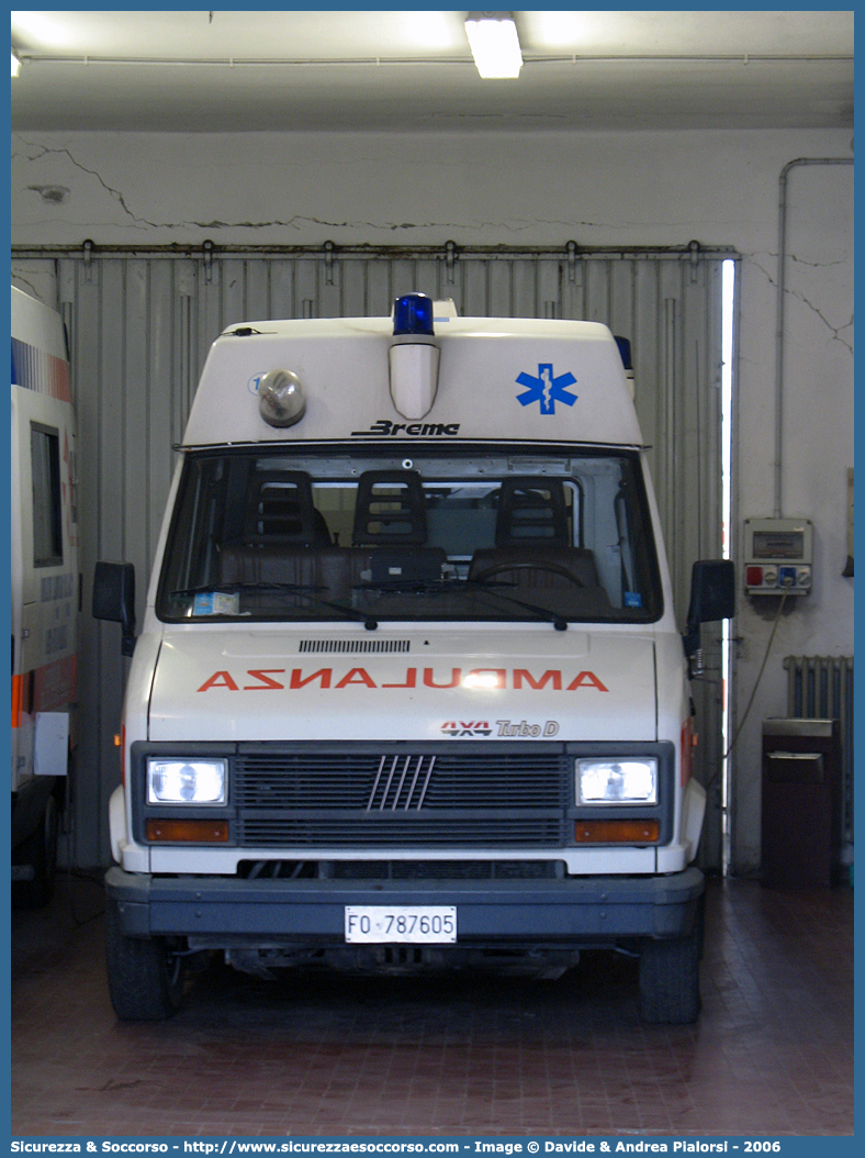 FO 3813
118 Romagna Soccorso
Ambito Territoriale di Forlì
Fiat Ducato I serie
Allestitore Brema
Parole chiave: 118;Romagna;Soccorso;Forlì;Ambulanza;Fiat;Ducato;Brema