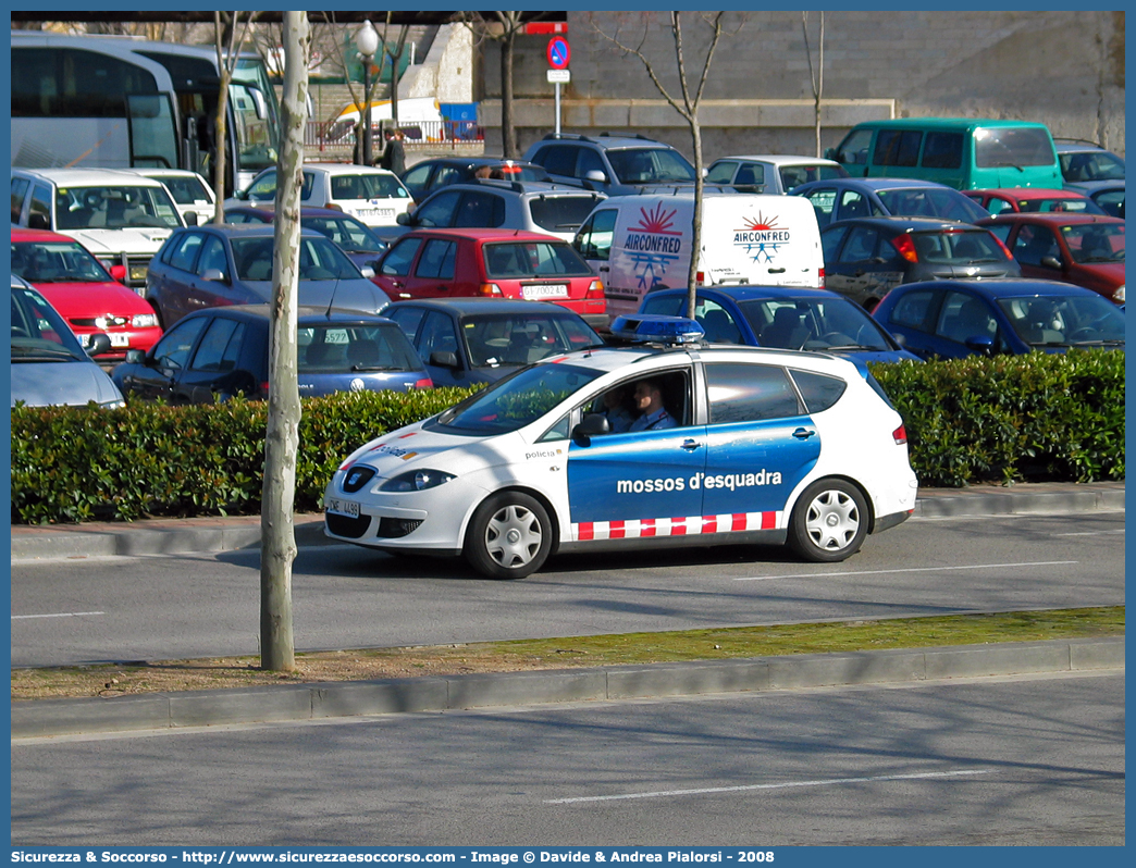 -
Reino de España
Mossos d'Esquadra
Unitat de Seguretat Ciutadana
Seat Leon II generation
Parole chiave: Regno di Spagna;Spagna;Espana;España;Reino de España;Mossos;Esquadra;Seat;Leon