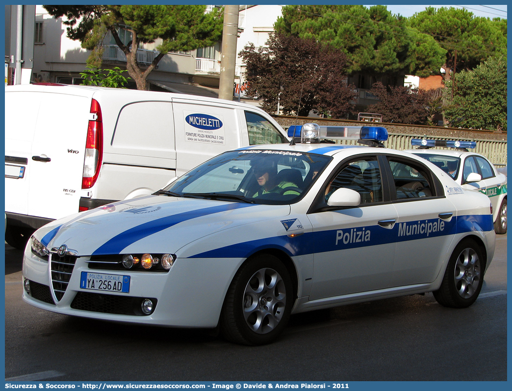 Polizia Locale YA256AD
Polizia Municipale
Comune di Cento
Alfa Romeo 159
Allestitore Focaccia Group S.r.l.
Parole chiave: Polizia;Municipale;Locale;Cento;Alfa Romeo;159;YA256AD;YA 256 AD;Focaccia