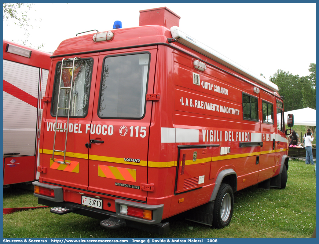 VF 20710
Corpo Nazionale Vigili del Fuoco
Nucleo N.B.C.R.
Mercedes Benz Vario 612D
Parole chiave: Corpo;Nazionale;Vigili del Fuoco;Vigili;Fuoco;Mercedes Benz;Vario;612D;612 D;NBCR;N.B.C.R.;Nucleare;Batteriologico;Chimico;Radiologico;Radiometrico;Radiometria;Radioattività;Radioattivita