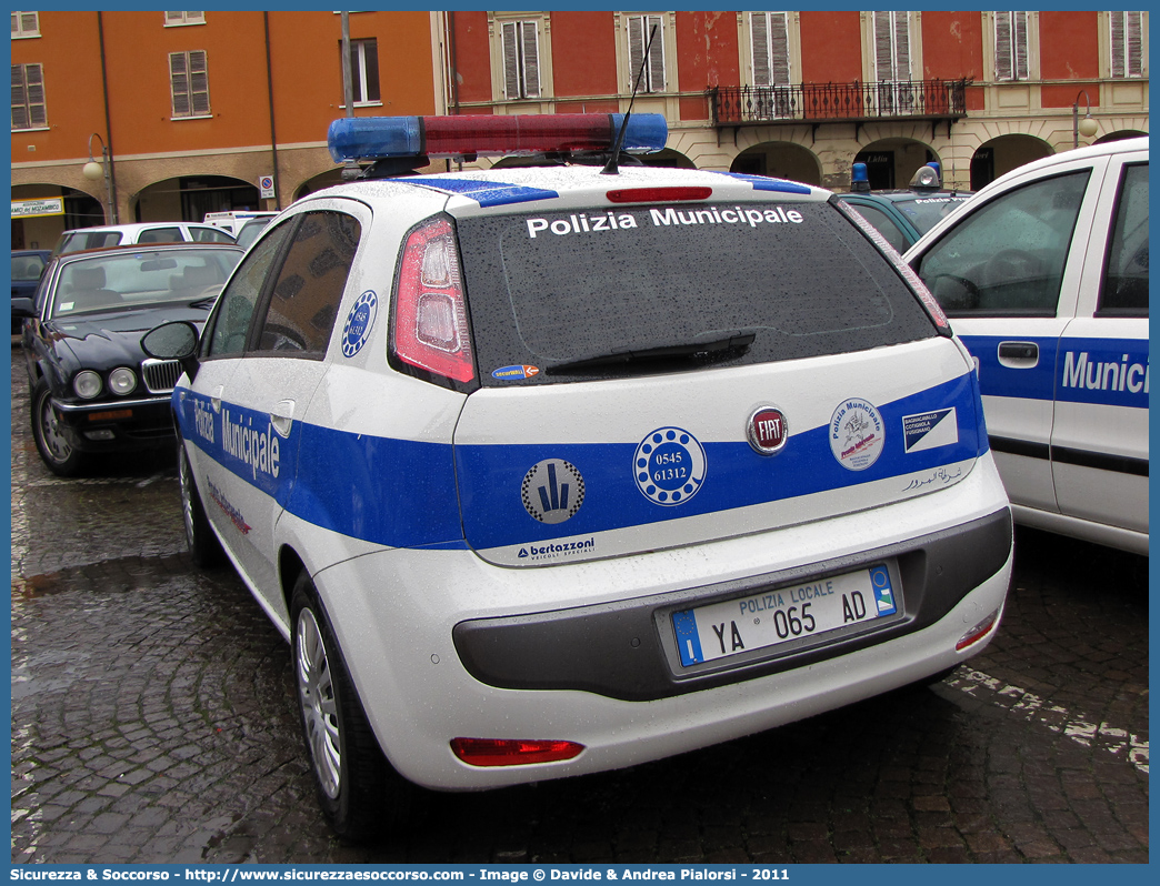 Polizia Locale YA065AD
Polizia Municipale
Corpo Unico Bagnacavallo,
Cotignola e Fusignano
Fiat Punto Evo
Allestitore Bertazzoni S.r.l.
Parole chiave: Polizia;Locale;Municipale;Bagnacavallo;Cotignola;Fusignano;Fiat;Punto Evo;YA065AD;YA 065 AD;Bertazzoni