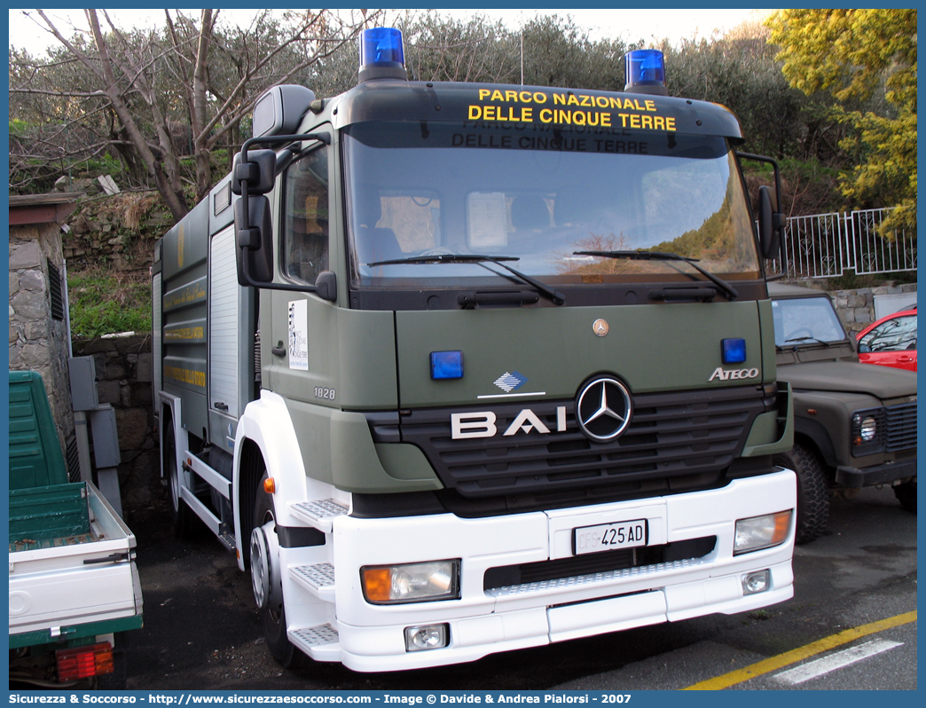 CFS 425AD
Corpo Forestale dello Stato
Nucleo Antincendio Boschivo
Parco Nazionale delle Cinque Terre
Mercedes Benz Atego 1828 I serie restyling
Parole chiave: Corpo;Forestale;Stato;Corpo Forestale dello Stato;CFS;C.F.S.;Antincendio;Boschivo;AIB;A.I.B.;Mercedes Benz;Atego