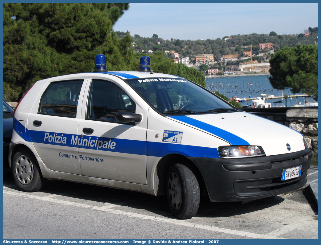 -
Polizia Municipale
Comune di Portovenere
Fiat Punto II serie
Parole chiave: Polizia;Locale;Municipale;Portovenere;Porto Venere;Fiat;Punto