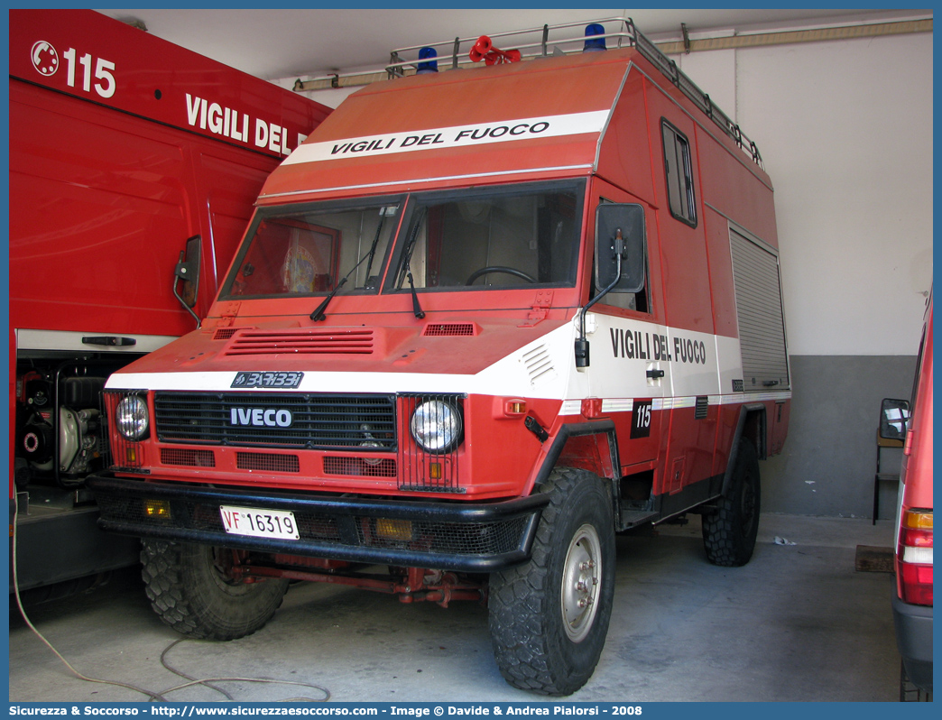 VF 16319
Corpo Nazionale Vigili del Fuoco
Nucleo Aeroportuale
Iveco 40.10WM
Allestitore Baribbi S.p.A.
Parole chiave: Corpo;Nazionale;Vigili del Fuoco;Vigili;Fuoco;Iveco;40.10WM;40.10 WM;VM90;VM 90;Aeroportuale