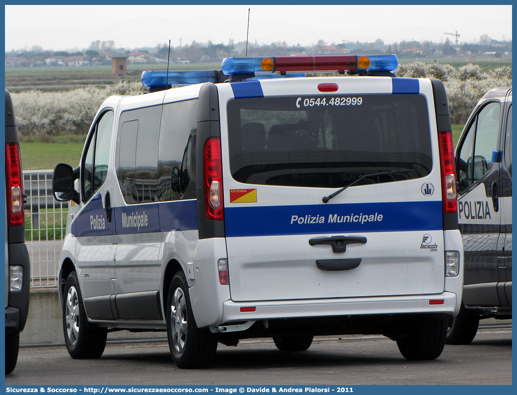 Polizia Locale YA237AD
Polizia Municipale
Comune di Ravenna
Renault Trafic III serie
Allestitore Focaccia Group S.r.l.
Parole chiave: Polizia;Locale;Municipale;Ravenna;Renault;Trafic;Focaccia