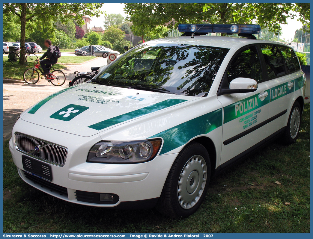 -
Polizia Locale
Consorzio Terre del Serio
Volvo V50
Allestitore Focaccia Group S.r.l.
Parole chiave: Polizia;Locale;Municipale;Terre del Serio;Bariano;Fornovo San Giovanni;Misano di Gera d'Adda;Misano di Gera d Adda;Morengo;Mozzanica;Pagazzano;Volvo;V50;V 50;Focaccia