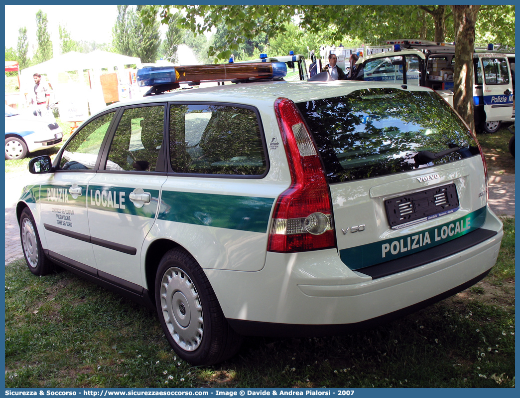 -
Polizia Locale
Consorzio Terre del Serio
Volvo V50
Allestitore Focaccia Group S.r.l.
Parole chiave: Polizia;Locale;Municipale;Terre del Serio;Bariano;Fornovo San Giovanni;Misano di Gera d'Adda;Misano di Gera d Adda;Morengo;Mozzanica;Pagazzano;Volvo;V50;V 50;Focaccia