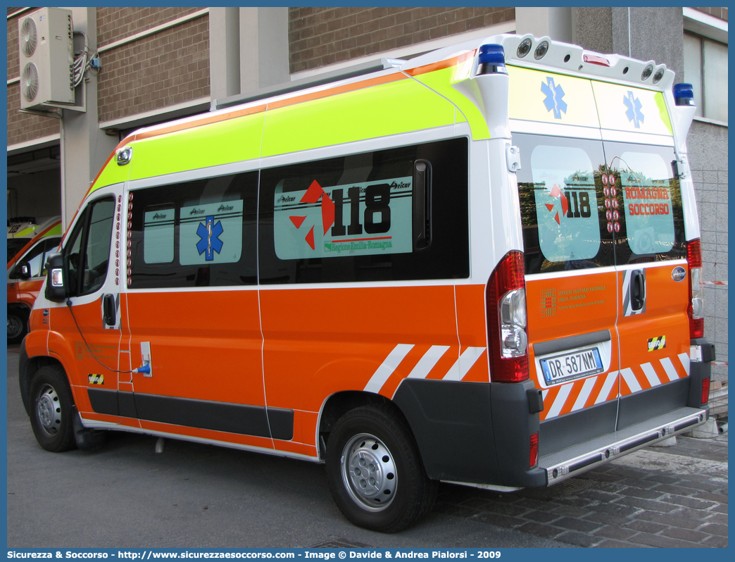 BRAVO 29
118 Romagna Soccorso
Ambito Territoriale di Rimini
Fiat Ducato III serie
Allestitore Aricar S.p.A.
Parole chiave: 118;Romagna;Soccorso;Rimini;Ambulanza;Fiat;Ducato;Aricar