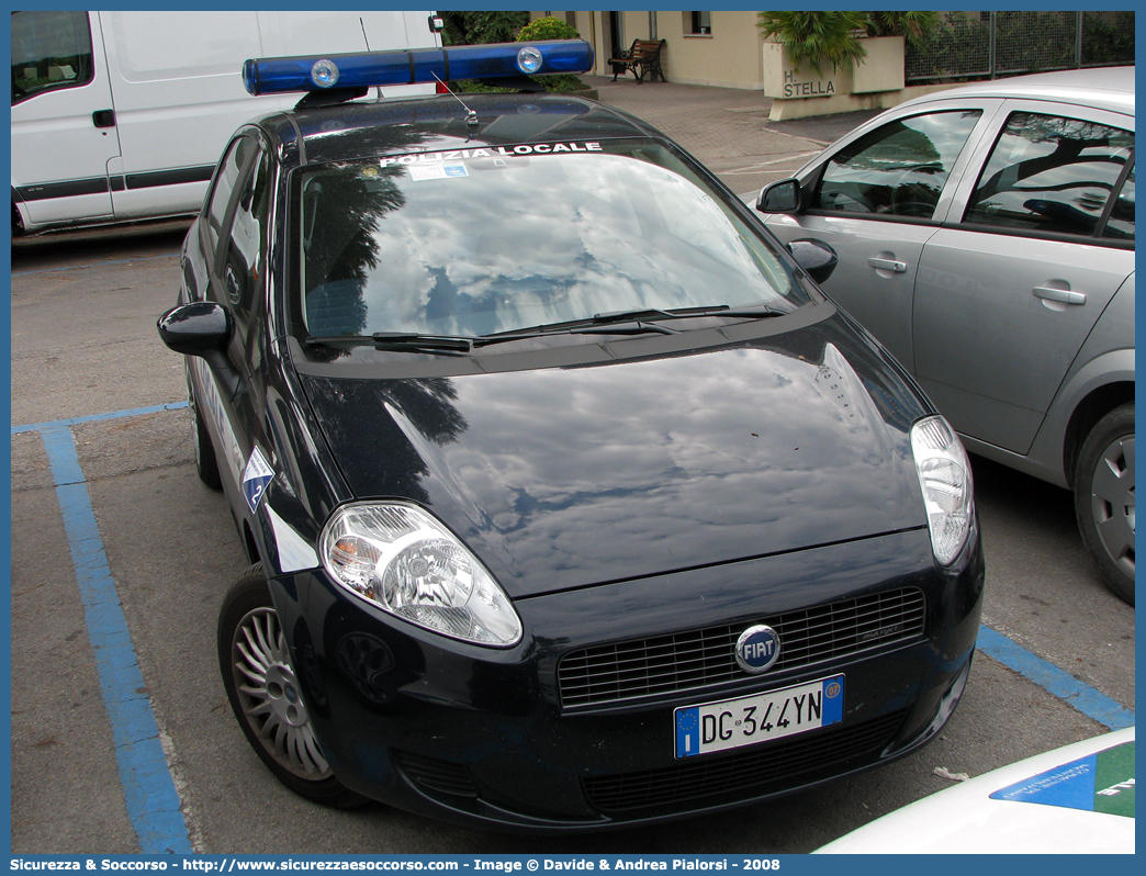 -
Polizia Locale
Federazione Comuni del Camposampierese
Fiat Grande Punto
Parole chiave: Polizia;Locale;Municipale;Camposampierese;Borgoricco;Campodarsego;Camposampiero;Loreggia;San Giorgio delle Pertiche;Santa Giustina in Colle;Villa del Conte;Villanova di Camposampiero;Fiat;Grande Punto