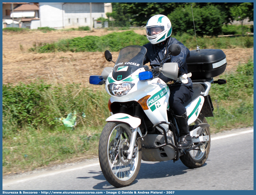 -
Polizia Locale
Comune di Spirano
Honda Transalp II serie
Parole chiave: Polizia;Locale;Municipale;Spirano;Honda;Transalp