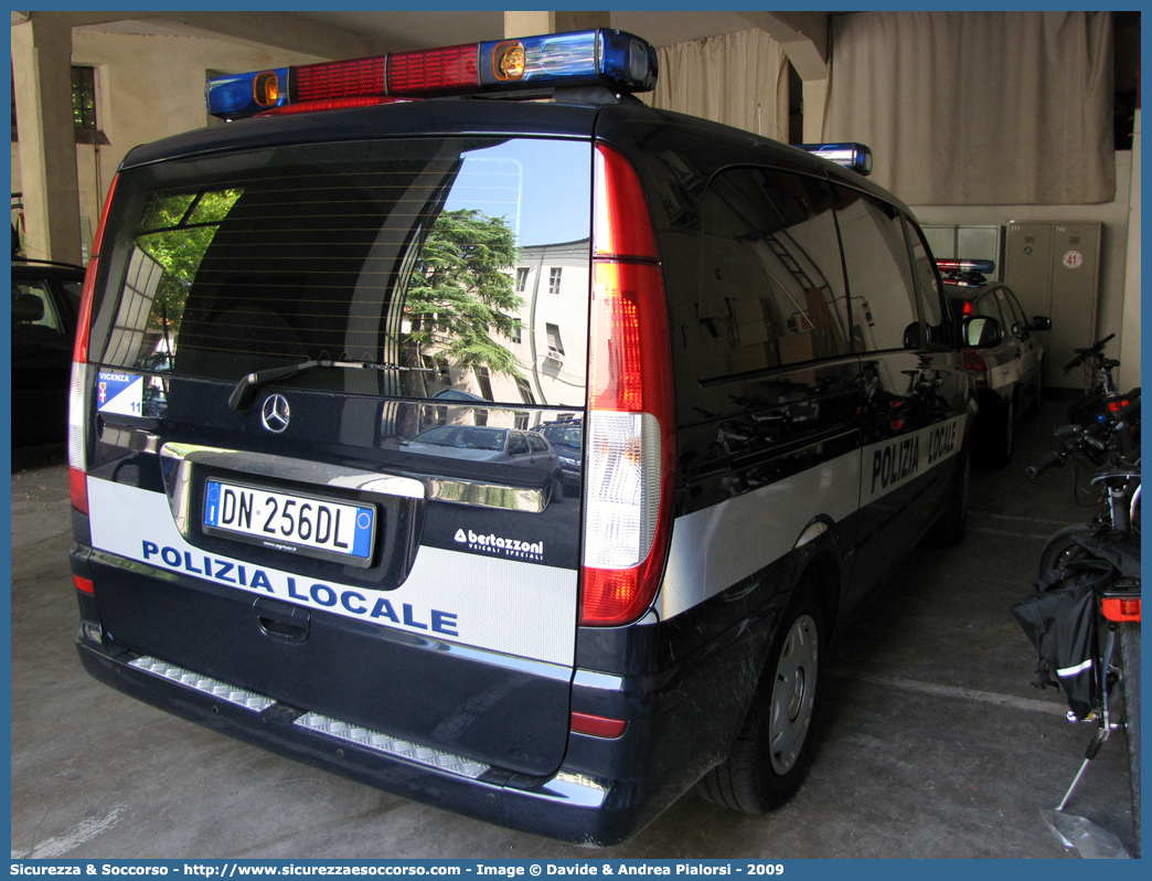 -
Polizia Locale
Comune di Vicenza
Mercedes Benz Classe V II serie
Parole chiave: Polizia;Locale;Municipale;Vicenza;Mercedes Benz;Viano