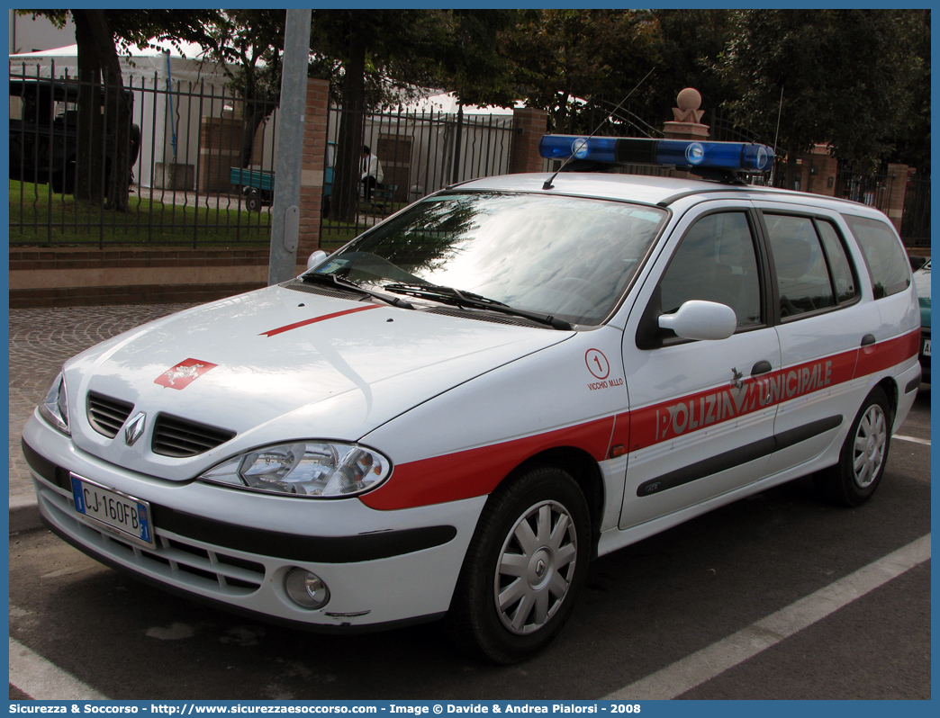 -
Polizia Municipale
Comune di Vicchio
Renault Megane Break
Parole chiave: Polizia;Locale;Municipale;Vicchio;Renault;Megane;Break