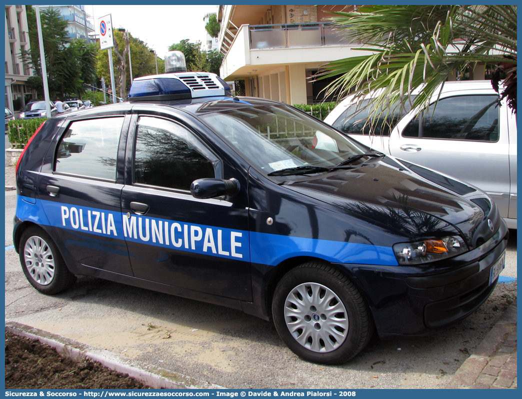 -
Polizia Municipale
Comune di Stroncone
Fiat Punto II serie
Parole chiave: Polizia;Locale;Municipale;Stroncone;Fiat;Punto