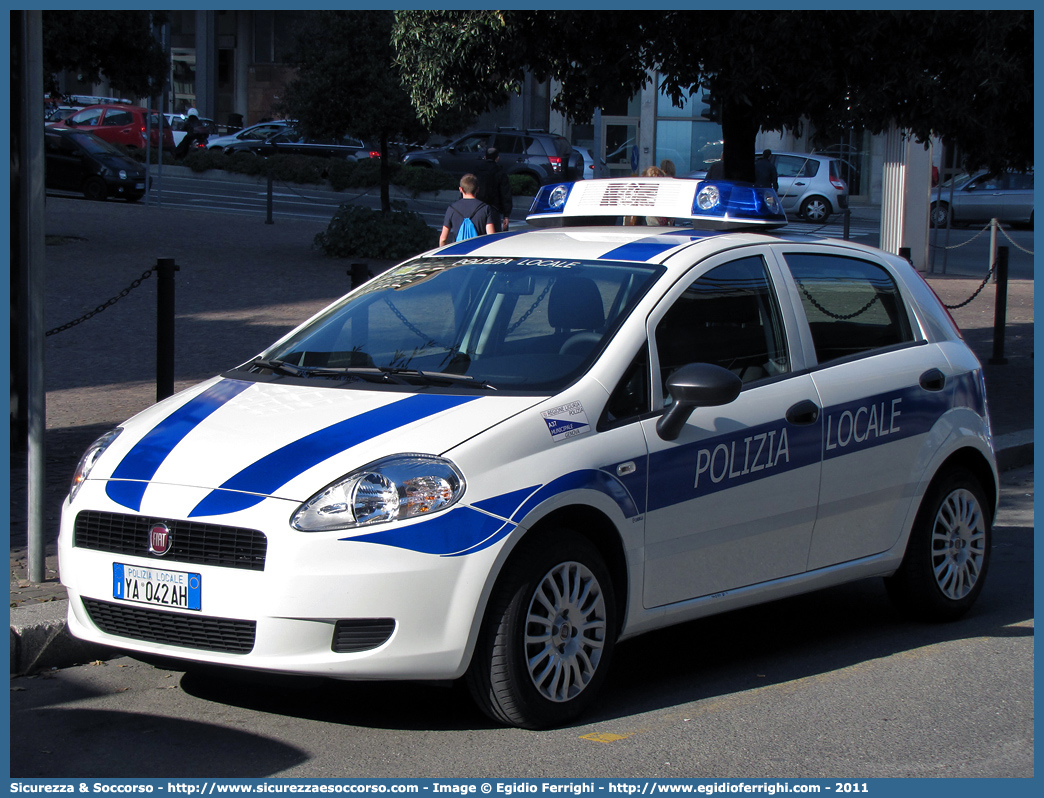 Polizia Locale YA042AH
Polizia Locale
Comune di Genova
Fiat Grande Punto
Allestitore Ciabilli S.r.l.
Parole chiave: Polizia;Locale;Municipale;Genova;Fiat;Grande Punto;YA042AH;Ciabilli