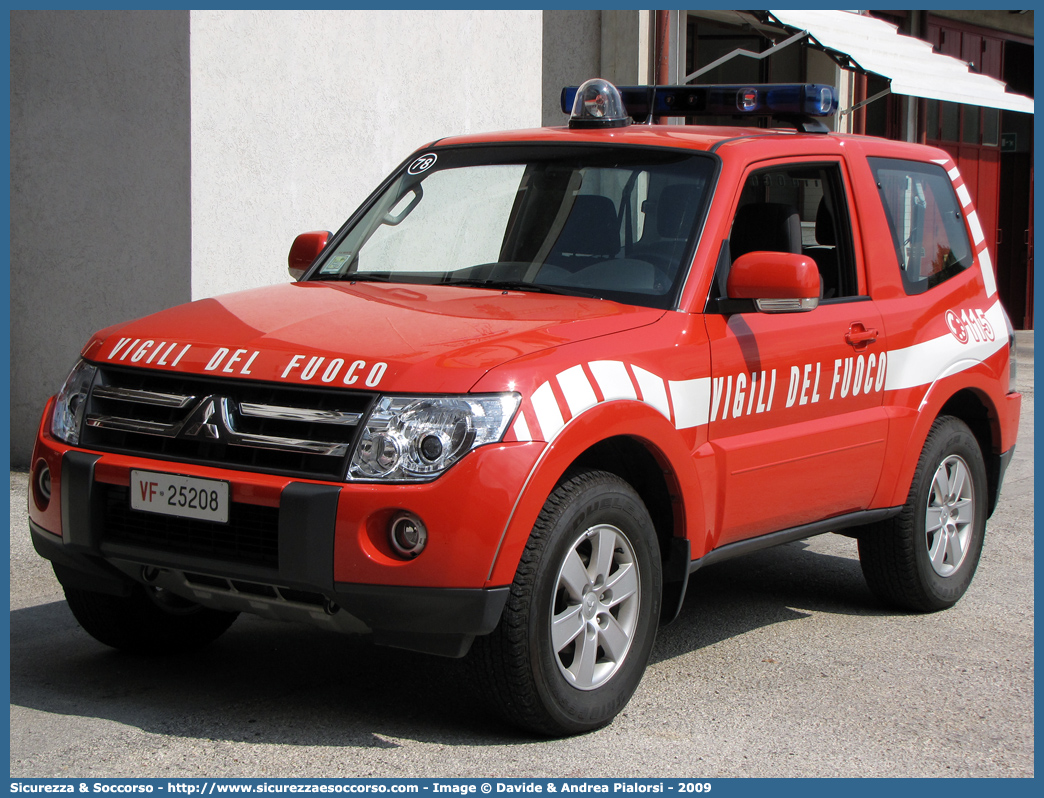 VF 25208
Corpo Nazionale Vigili del Fuoco
Mitsubishi Pajero SWB IV serie
Parole chiave: Corpo;Nazionale;Vigili del Fuoco;Vigili;Fuoco;Mitsubishi;Pajero;SWB