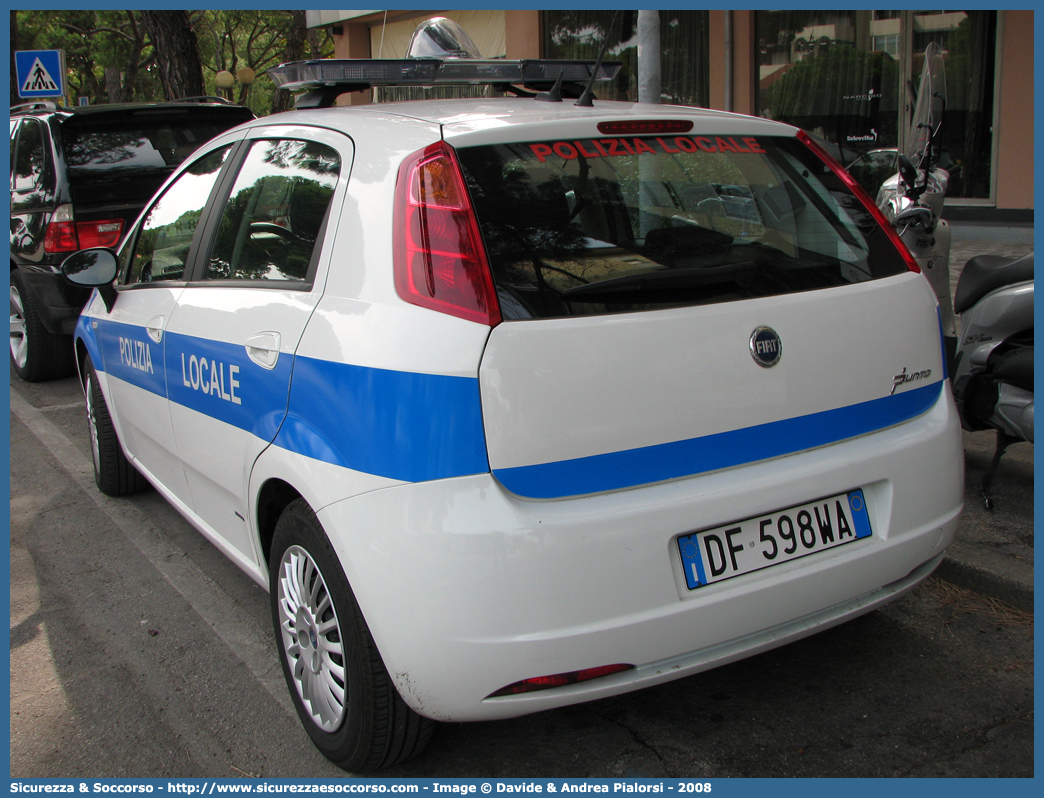 -
Polizia Locale
Comune di Ciampino
Fiat Grande Punto
Allestitore Elevox S.r.l.
Parole chiave: Polizia;Locale;Municipale;Ciampino;Fiat;Grande Punto;Elevox