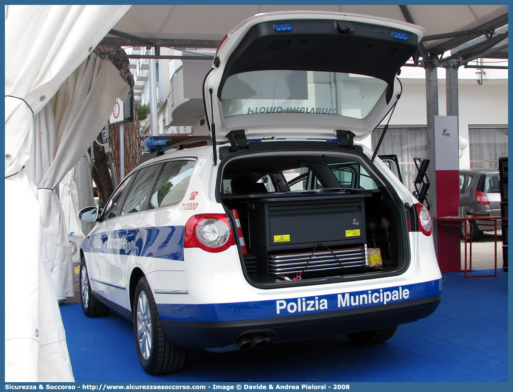 -
Polizia Municipale
Comune di Forlì
Volkswagen Passat Variant IV serie
Allestitore Focaccia Group S.r.l.
Parole chiave: Polizia;Locale;Municipale;Forlì;Volkswagen;Passat;Variant;Focaccia