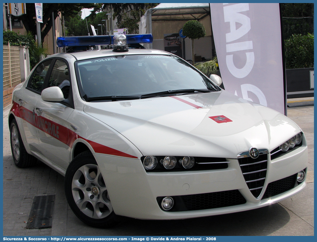 -
Polizia Municipale
Regione Toscana
Alfa Romeo 159
Prototipo
Parole chiave: Polizia;Locale;Municipale;Toscana;Alfa Romeo;159;Prototipo