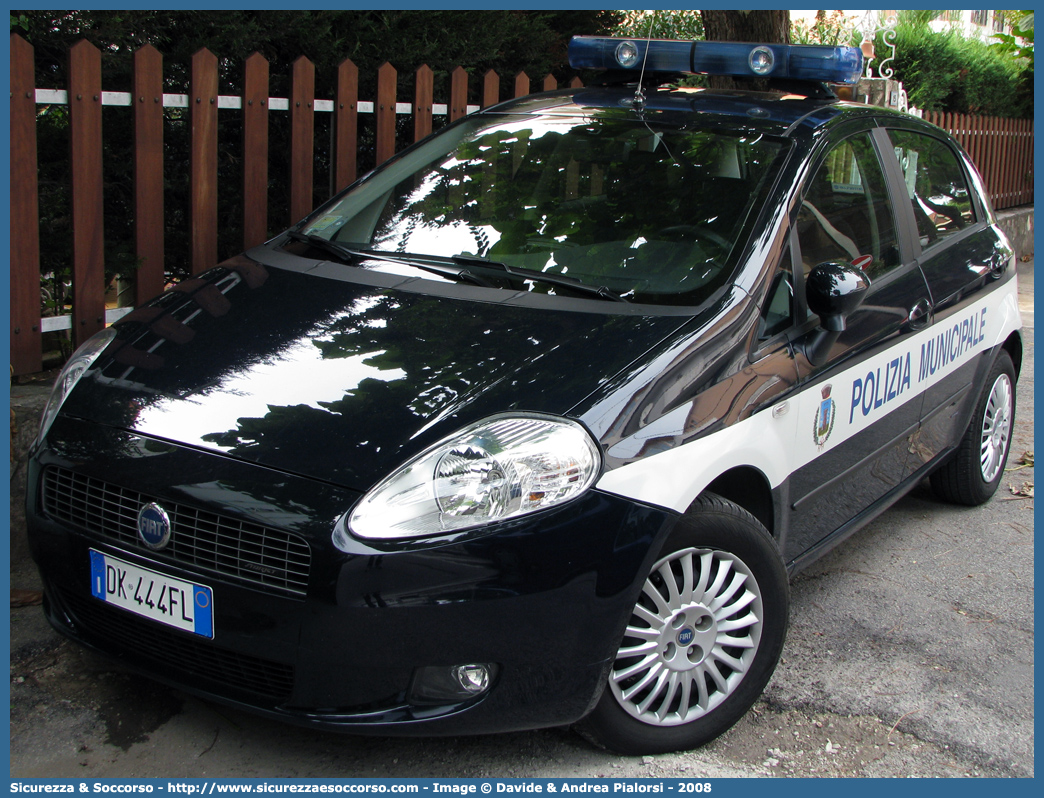 -
Polizia Municipale
Comune di Conversano
Fiat Grande Punto
Parole chiave: Polizia;Locale;Municipale;Conversano;Fiat;Grande Punto