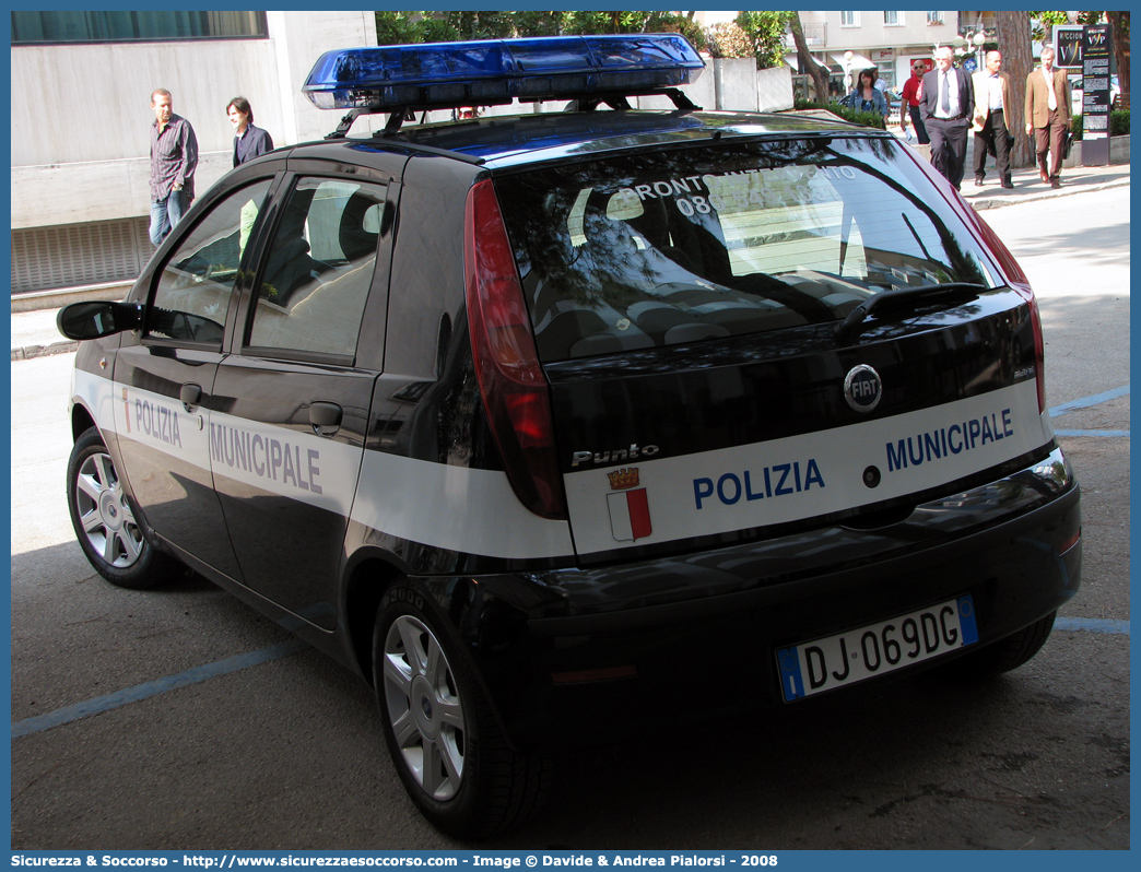 -
Polizia Municipale
Comune di Bari
Fiat Punto III serie
Parole chiave: Polizia;Locale;Municipale;Bari;Fiat;Punto