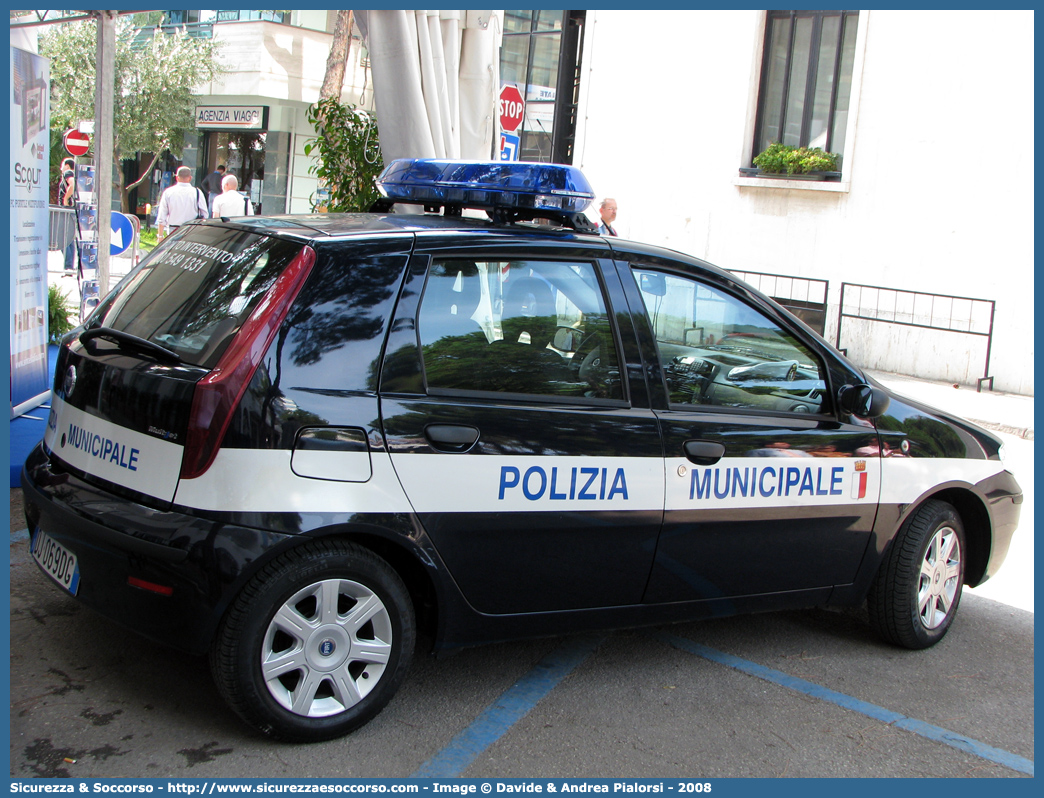 -
Polizia Municipale
Comune di Bari
Fiat Punto III serie
Parole chiave: Polizia;Locale;Municipale;Bari;Fiat;Punto