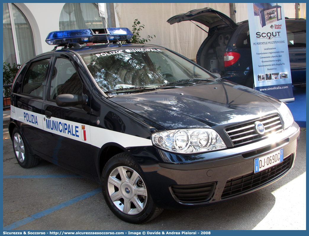 -
Polizia Municipale
Comune di Bari
Fiat Punto III serie
Parole chiave: Polizia;Locale;Municipale;Bari;Fiat;Punto