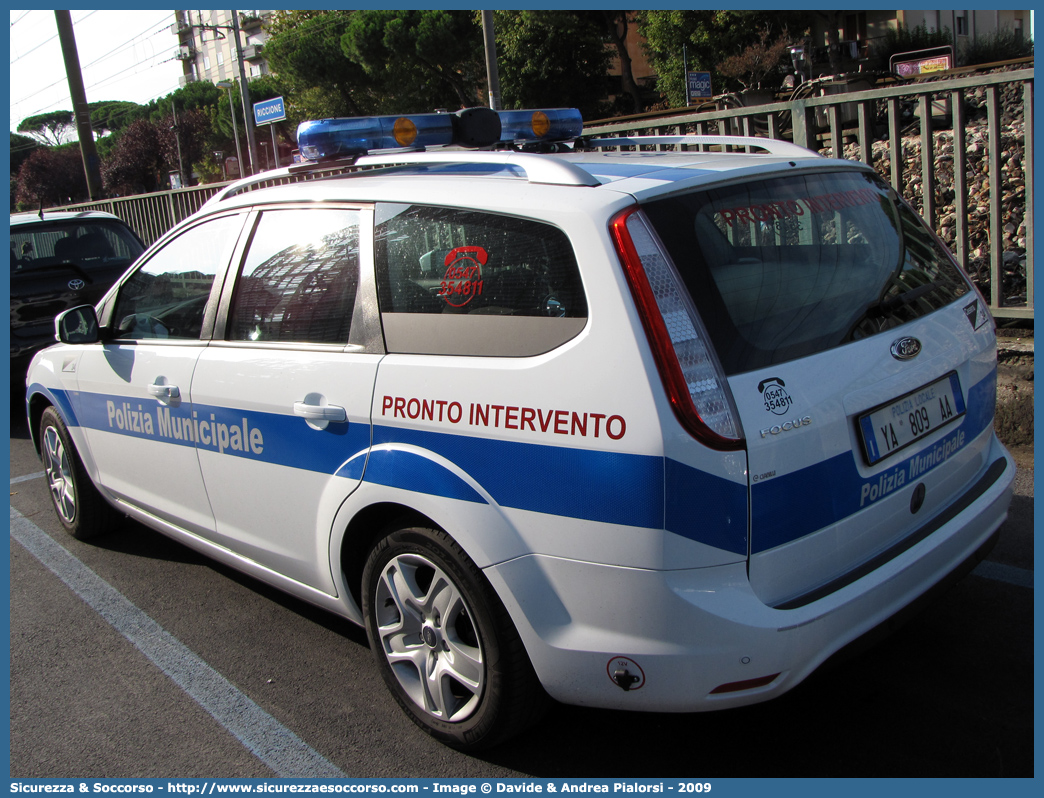 Polizia Locale YA809AA
Polizia Municipale
Comune di Cesena
Nucleo Pronto Intervento
Ford Focus Style Wagon II serie
Allestitore Ciabilli S.r.l.
Parole chiave: Polizia;Locale;Municipale;Cesena;Ford;Focus;Style Wagon;Pronto;Intervento;Ciabilli