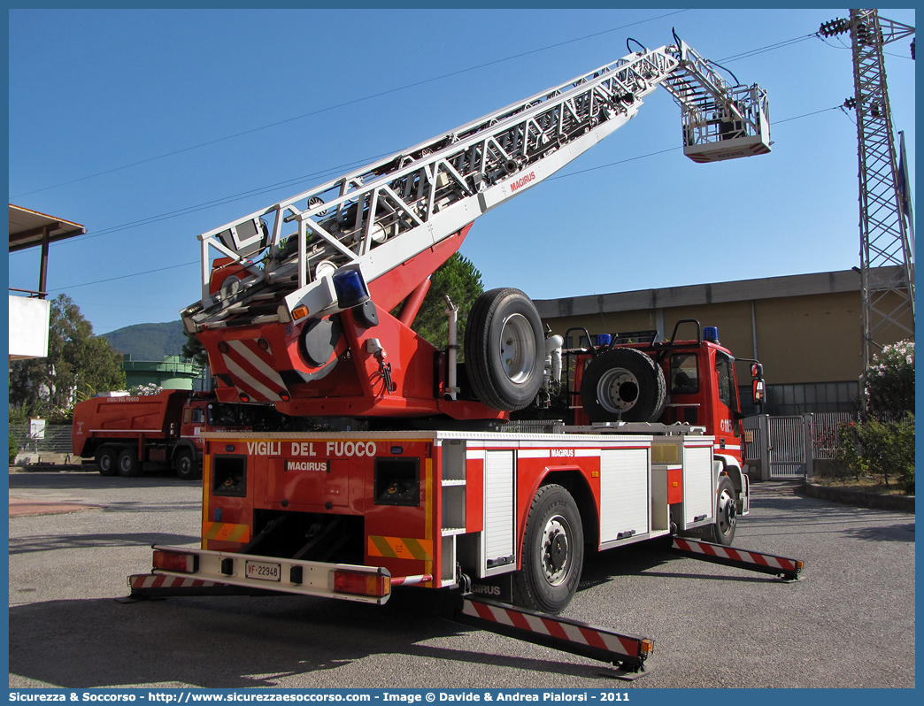 VF 22948
Corpo Nazionale Vigili del Fuoco
Iveco 150E28 EuroFire II serie
Allestitore Magirus
unico esemplare
con asse posteriore sterzante
Parole chiave: VVF;V.V.F.;Corpo;Nazionale;Vigili;del;Fuoco;AutoScala;AS;Iveco;150E28;EuroFire;Magirus