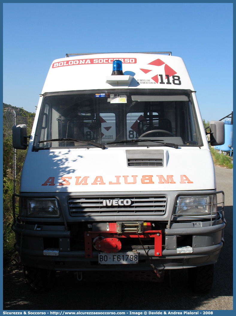 BO 2744
118 Bologna Soccorso
Iveco Daily 4x4 II serie
(variante)
Parole chiave: 118;Bologna;Soccorso;Ambulanza;Iveco;Daily;GECAV;Gestione;Emergenza;Cantieri;Alta Velocità;Variante di Valico