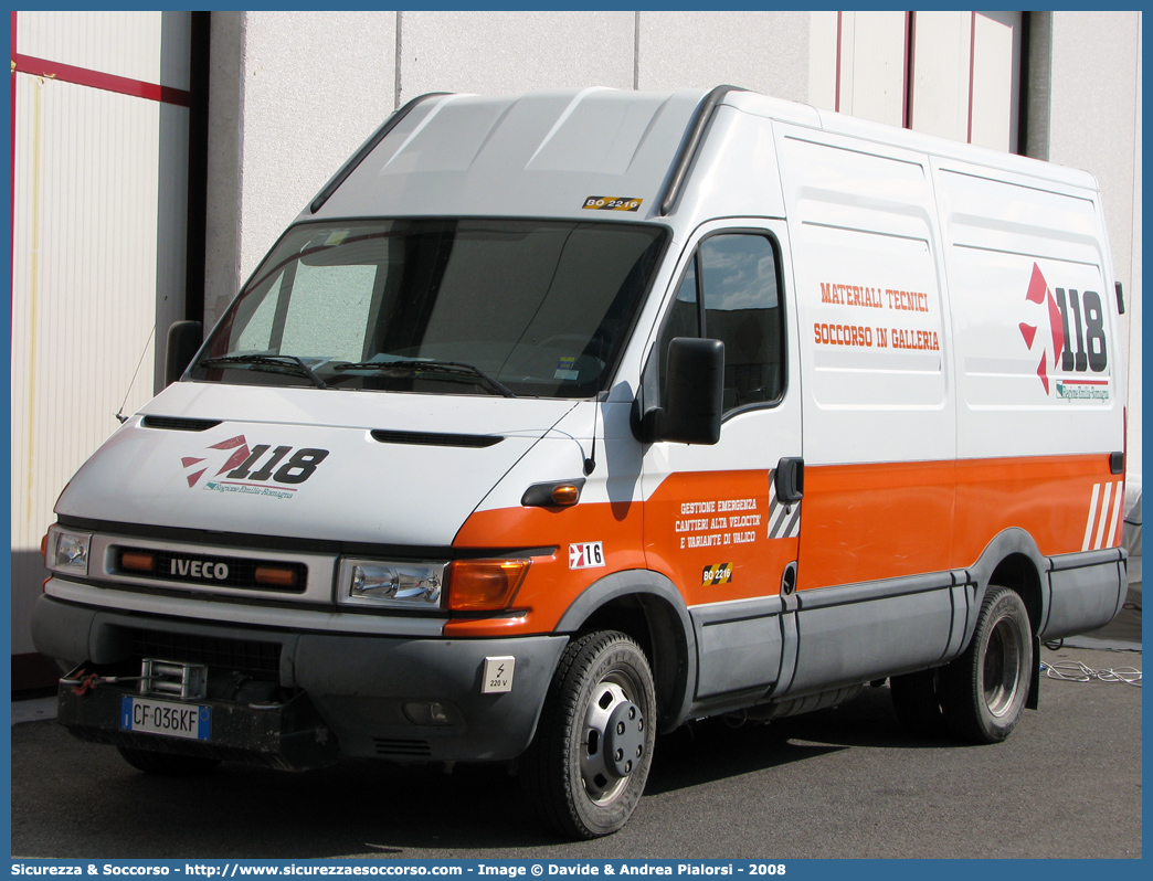 BO 2216
118 Bologna Soccorso
Iveco Daily III serie
(variante)
Parole chiave: 118;Bologna;Soccorso;Iveco;Daily;GECAV;Gestione;Emergenze;Cantieri;Alta Velocità;Variante di Valico;Galleria