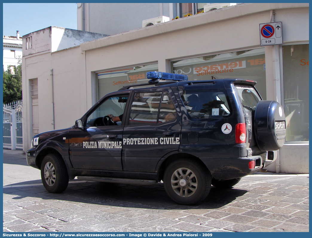 -
Polizia Municipale
Comune di Polignano a Mare
Nucleo Protezione Civile
Tata Safari
Parole chiave: PM;P.M.;PL;P.L.;Polizia;Locale;Municipale;Polignano a Mare;Tata;Safari;Protezione;Civile