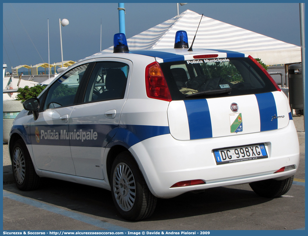 -
Polizia Municipale
Comune di Atri
Fiat Grande Punto
Parole chiave: Polizia;Locale;Municipale;Atri;Fiat;Grande Punto