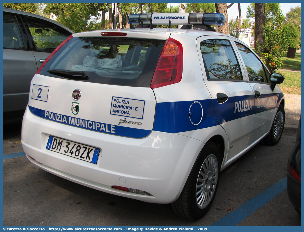 -
Polizia Municipale
Comune di Ancona
Fiat Grande Punto
Parole chiave: Polizia;Locale;Municipale;Ancona;Fiat;Grande Punto