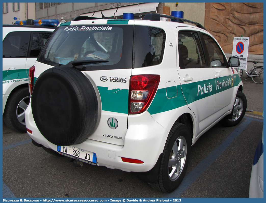 Polizia Locale YA358AD
Polizia Provinciale
Provincia di Ravenna
Daihatsu Terios III serie
Allestitore Focaccia Group S.r.l.
Parole chiave: Polizia;Locale;Provinciale;Ravenna;Daihatsu;Terios;YA358AD;YA 358 AD;Focaccia