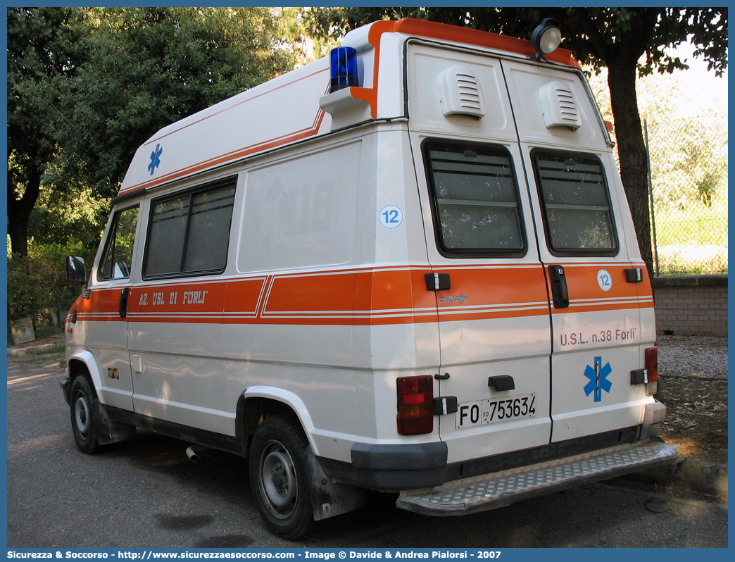 FO 3812
118 Romagna Soccorso
Ambito Territoriale di Forlì
Fiat Ducato I serie
Allestitore Grazia
(variante)
Parole chiave: 118;Romagna;Soccorso;Forlì;Ambulanza;Fiat;Ducato;Grazia