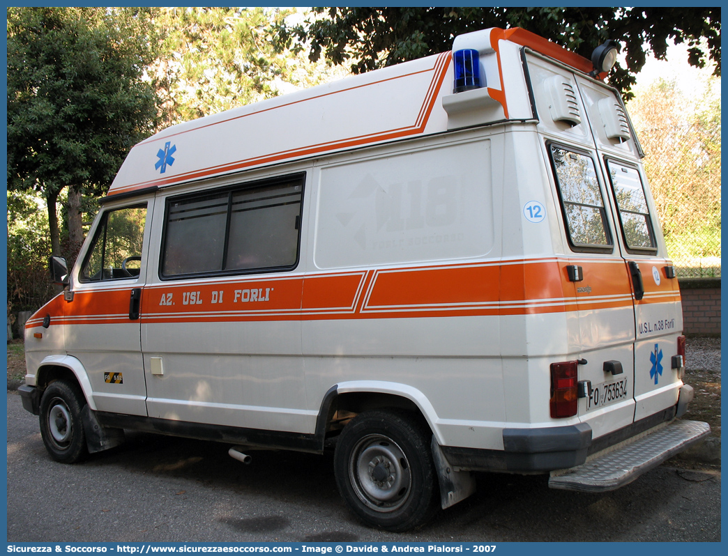 FO 3812
118 Romagna Soccorso
Ambito Territoriale di Forlì
Fiat Ducato I serie
Allestitore Grazia
(variante)
Parole chiave: 118;Romagna;Soccorso;Forlì;Ambulanza;Fiat;Ducato;Grazia