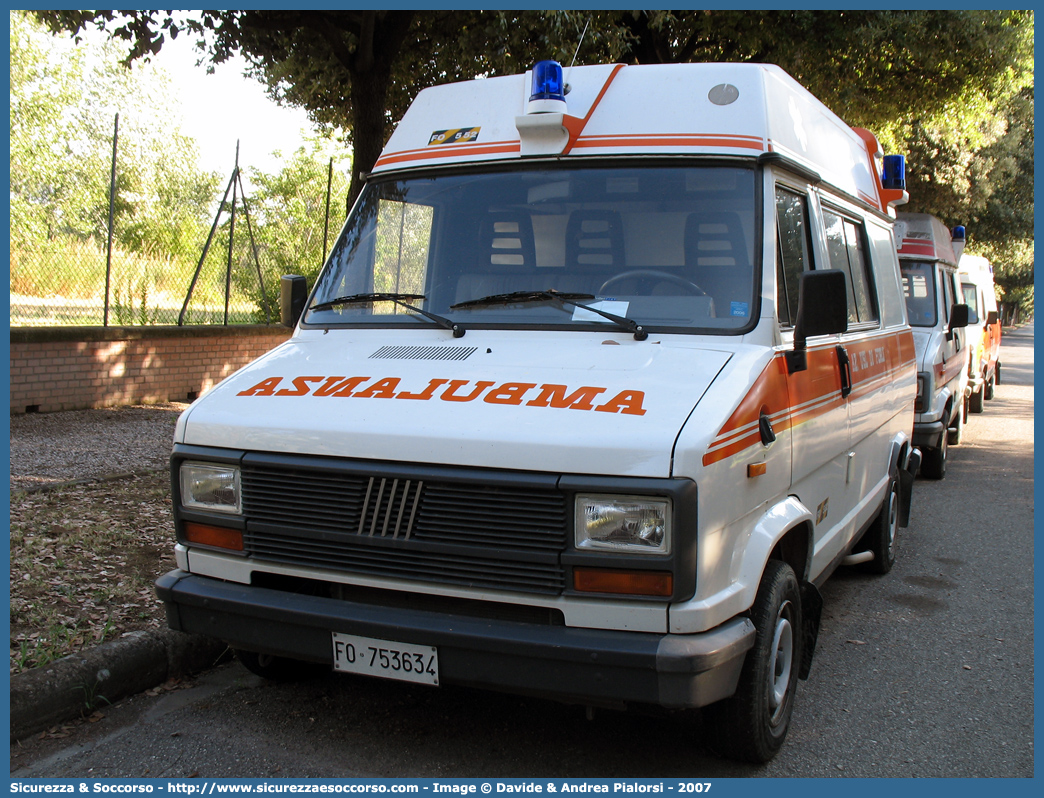 FO 3812
118 Romagna Soccorso
Ambito Territoriale di Forlì
Fiat Ducato I serie
Allestitore Grazia
(variante)
Parole chiave: 118;Romagna;Soccorso;Forlì;Ambulanza;Fiat;Ducato;Grazia