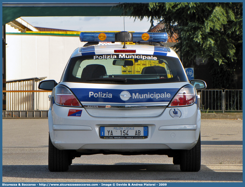 Polizia Locale YA154AB
Polizia Municipale
Comune di Imola
Opel Astra III serie
Allestitore Focaccia Group S.r.l.
Parole chiave: Polizia;Locale;Municipale;Imola;Opel;Astra;YA154AB;YA 154 AB;Focaccia