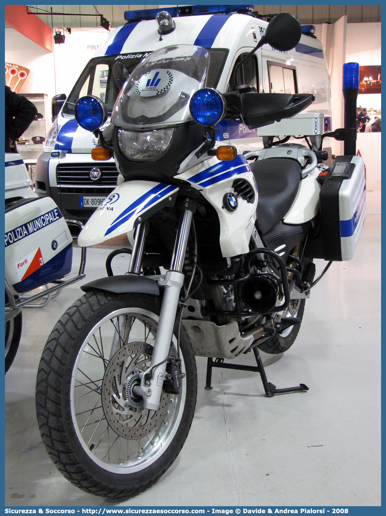 -
Polizia Municipale
Comune di Cesena
Bmw F650GS
Parole chiave: Polizia;Locale;Municipale;Cesena;Bmw;F650GS