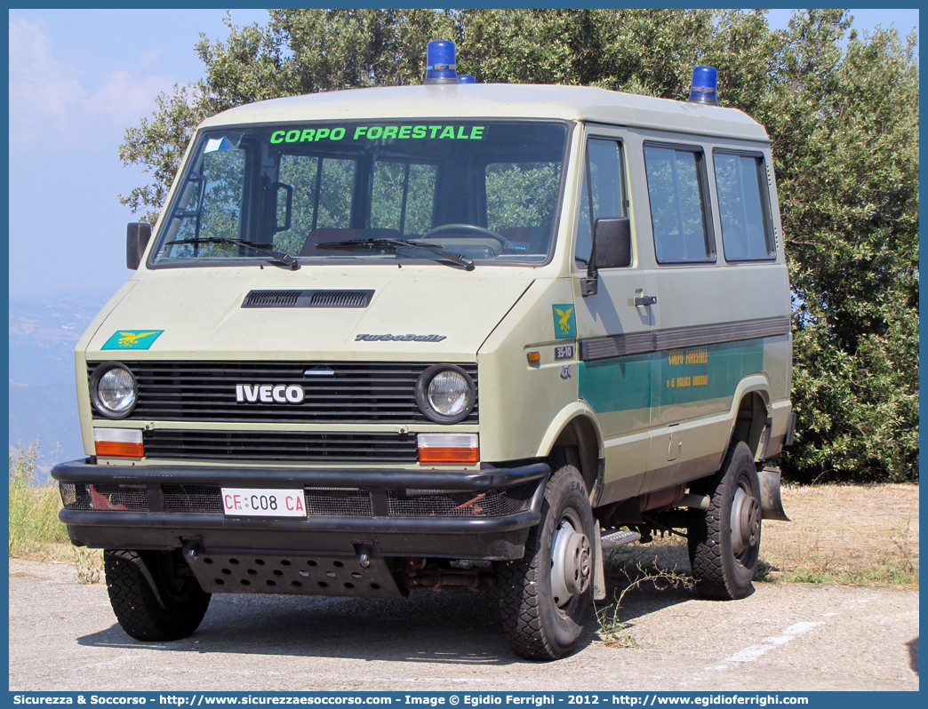 CFva C08 CA
Corpo Forestale
e di Vigilanza Ambientale
Regione Sardegna
Iveco Daily 35-10 4x4 I serie

Parole chiave: Corpo;Forestale;Vigilanza;Ambientale;Sardegna;CFVA;C.F.V.A.;Iveco;Daily;35-10;4x4;I serie;CFC08CA