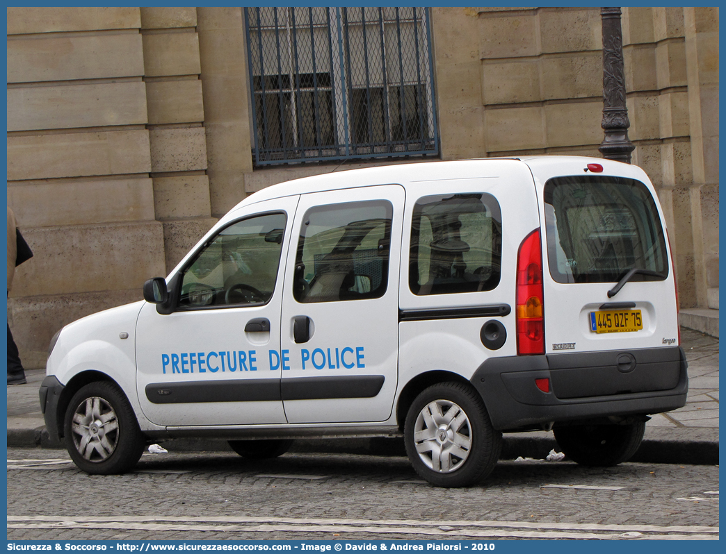 -
République Française
Prefecture de Police
Renault Kangoo II generation
Parole chiave: Repubblica;Francese;République;Française;Prefecture;Police;Renault;Kangoo