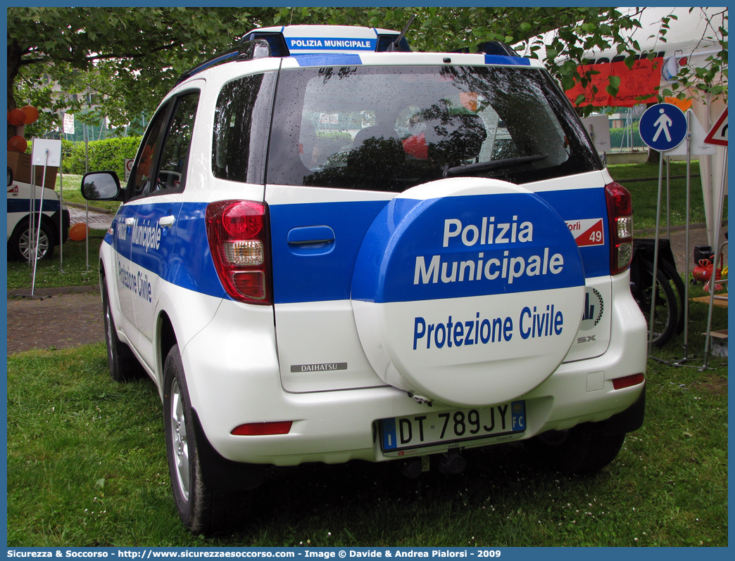 -
Polizia Municipale
Comune di Forlì
Nucleo Protezione Civile
Daihatsu Terios III serie
Parole chiave: Polizia;Locale;Municipale;Forlì;Daihatsu;Terios;Protezione;Civile