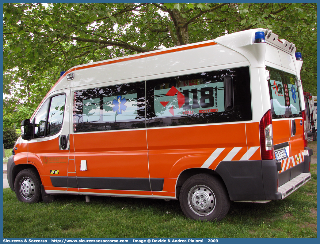 FO 09
118 Romagna Soccorso
Ambito Territoriale di Forlì
Fiat Ducato III serie
Allestitore Aricar S.p.A.
Parole chiave: 118;Romagna;Soccorso;Forlì;Ambulanza;Fiat;Ducato;Aricar