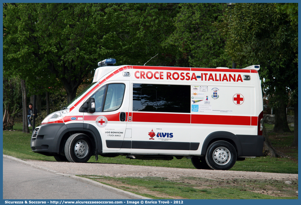 CRI 885AA
Croce Rossa Italiana
Bardolino (VR)
Fiat Ducato III serie
Allestitore Polar Special Car S.n.c.
Parole chiave: Croce;Rossa;Italiana;CRI;C.R.I.;Ambulanza;Fiat;Ducato;X250;Milano;Polar Special Car;885AA