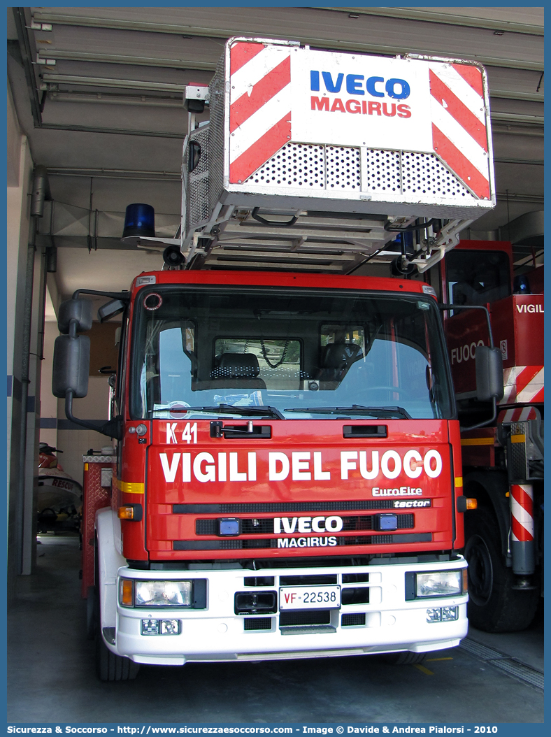 VF 22538
Corpo Nazionale Vigili del Fuoco
Iveco 150E28 EuroFire I serie
Allestitore Magirus
Parole chiave: VVF;V.V.F.;Corpo;Nazionale;Vigili;del;Fuoco;AutoScala;AS;Iveco;150E28;EuroFire;Magirus